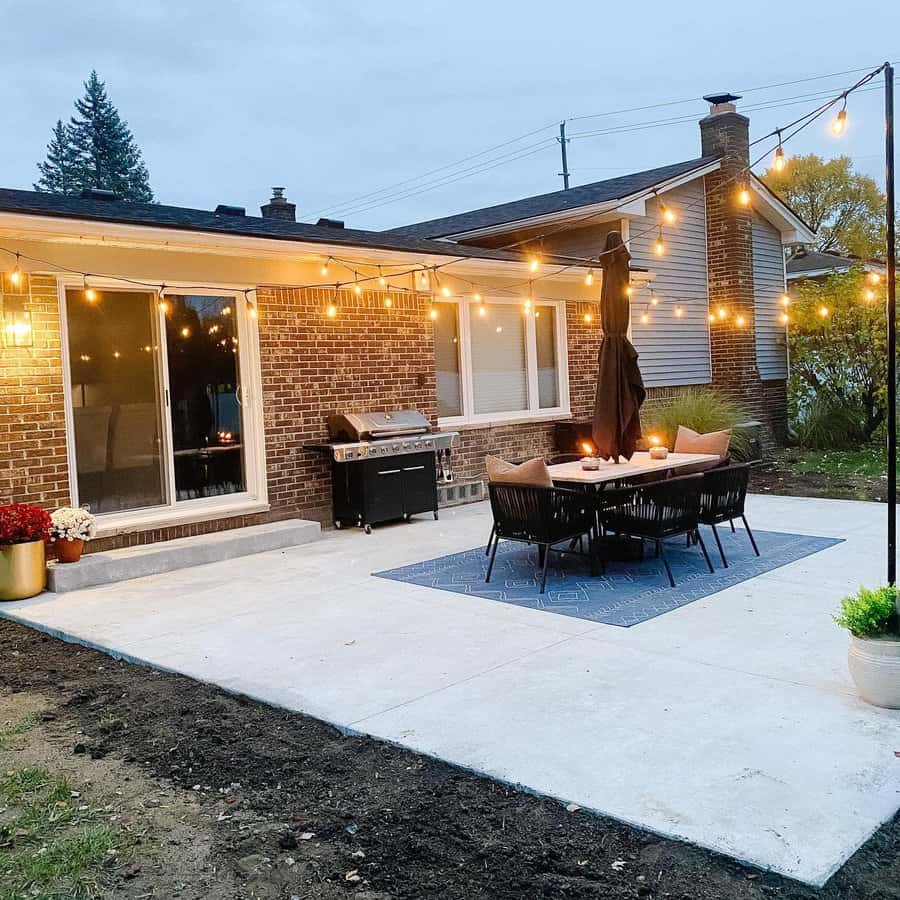 Patio with string lights 