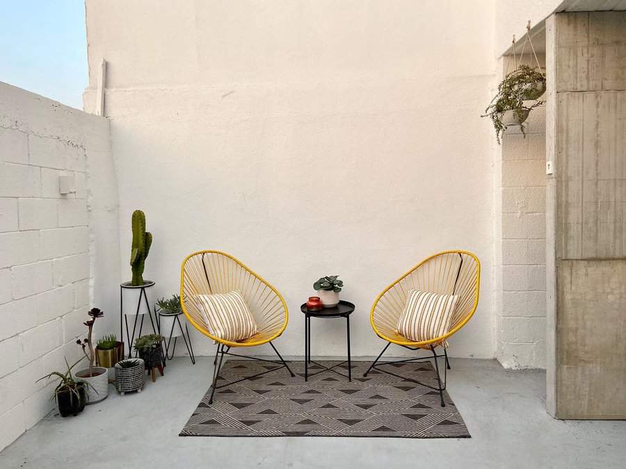 patio with outdoor rug