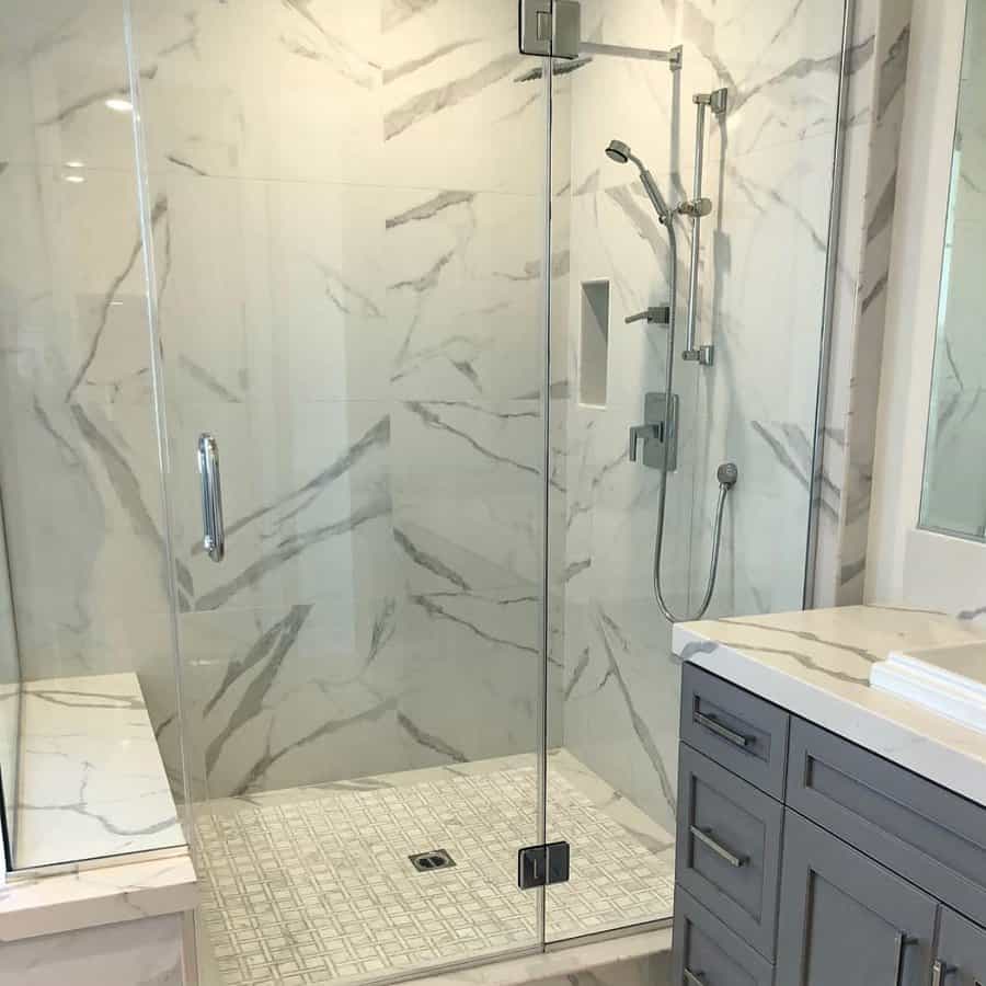 White marble tiles with black lines