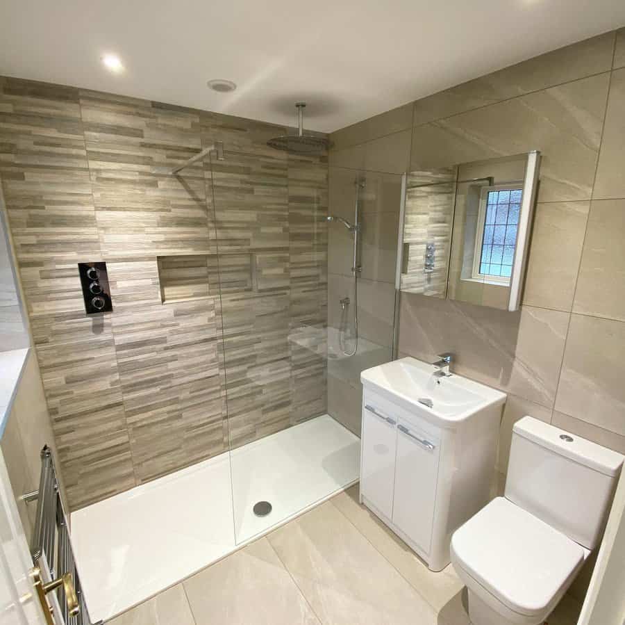 Contemporary walk in shower