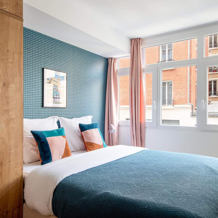 Bedroom with mosaic tiles 