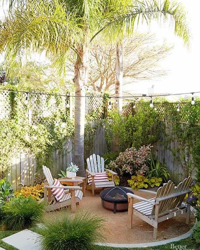 Backyard landscape with trellis wall