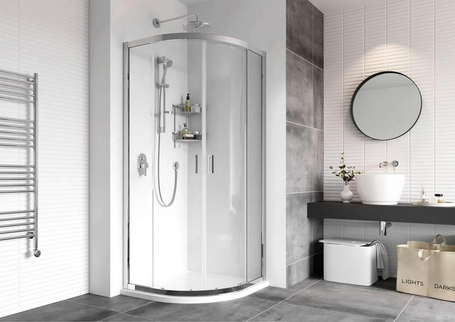 Bathroom shower with quadrant shower door