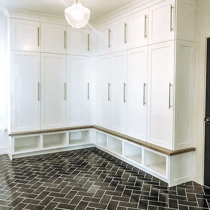 L shaped mudroom corner