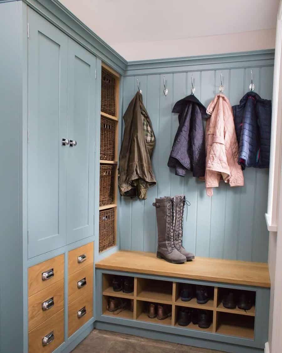 L shaped mudroom corner