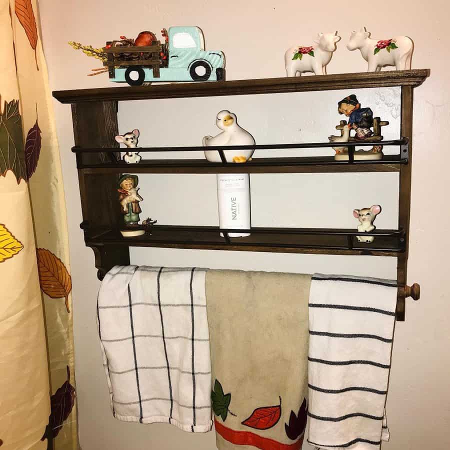 DIY bathroom shelf