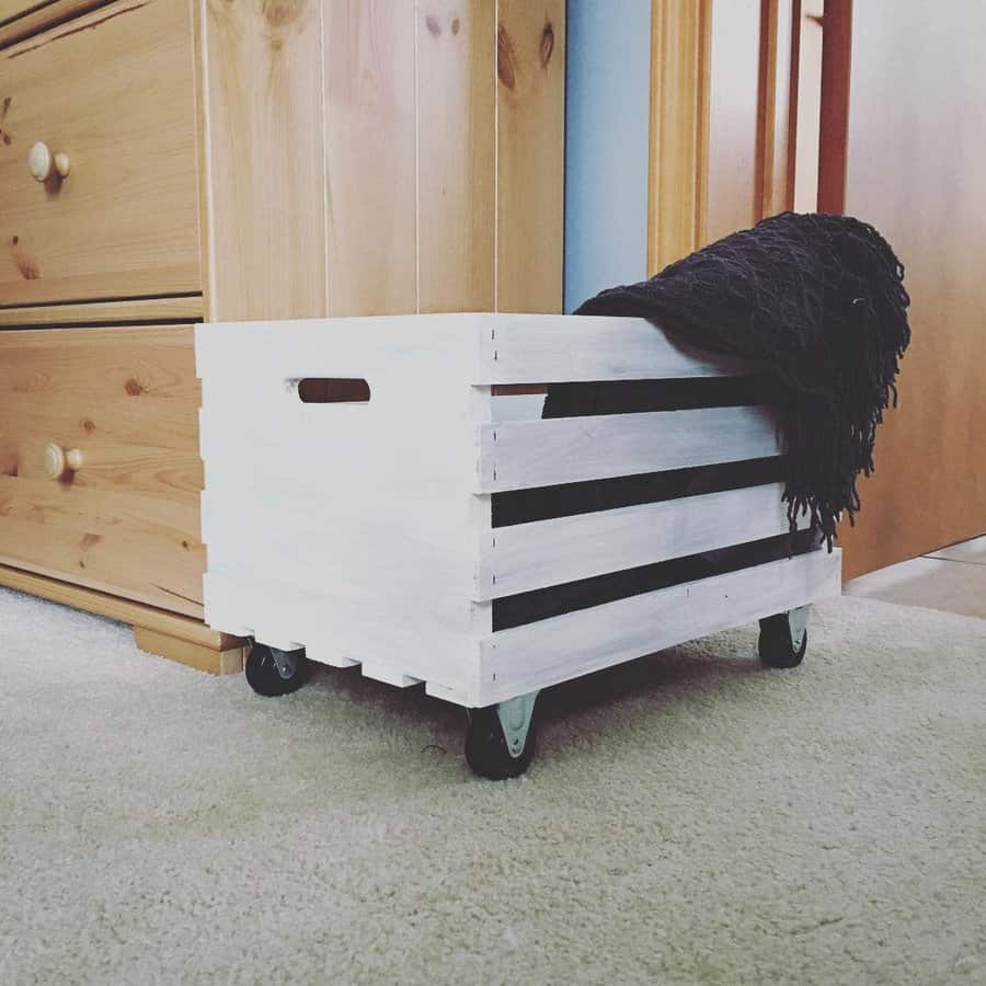 rolling blanket crate 