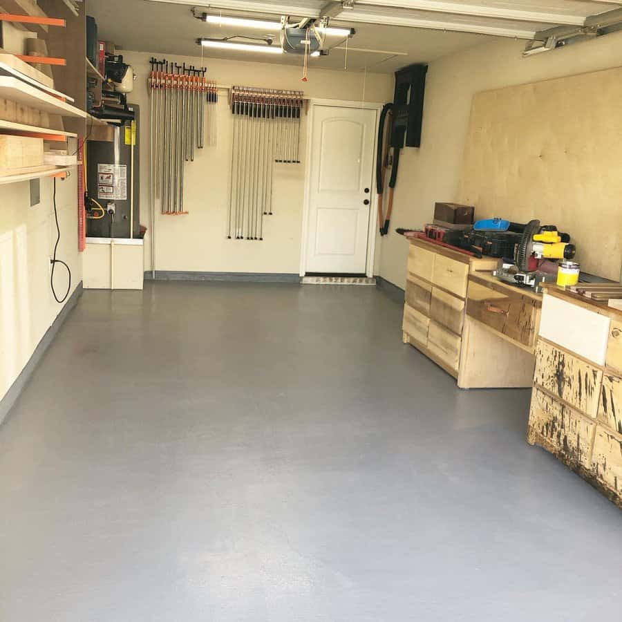 garage with beige wall and dark grey floor 