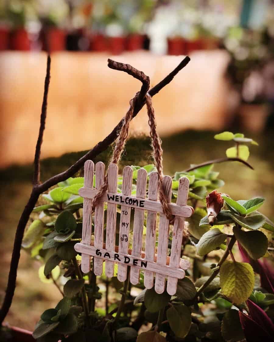 kid-friendly DIY garden popsicle stick decor