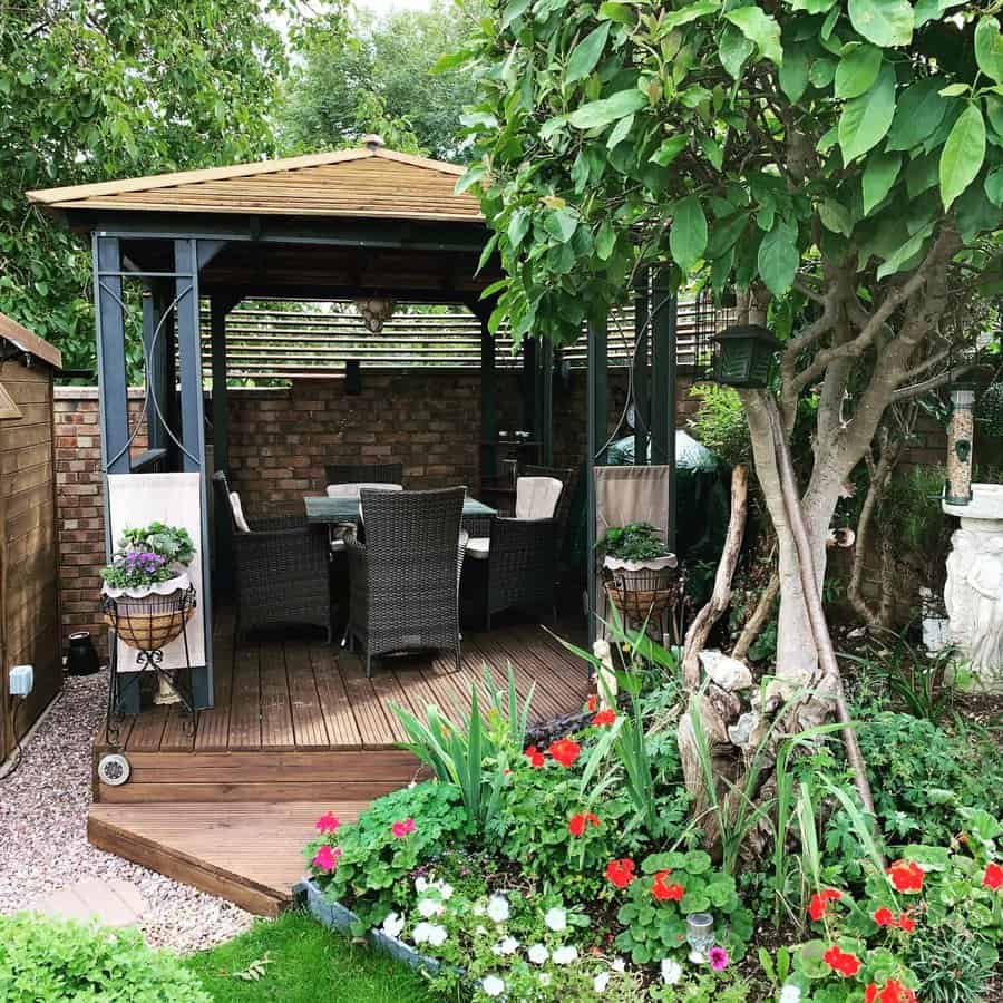 Trellis gazebo