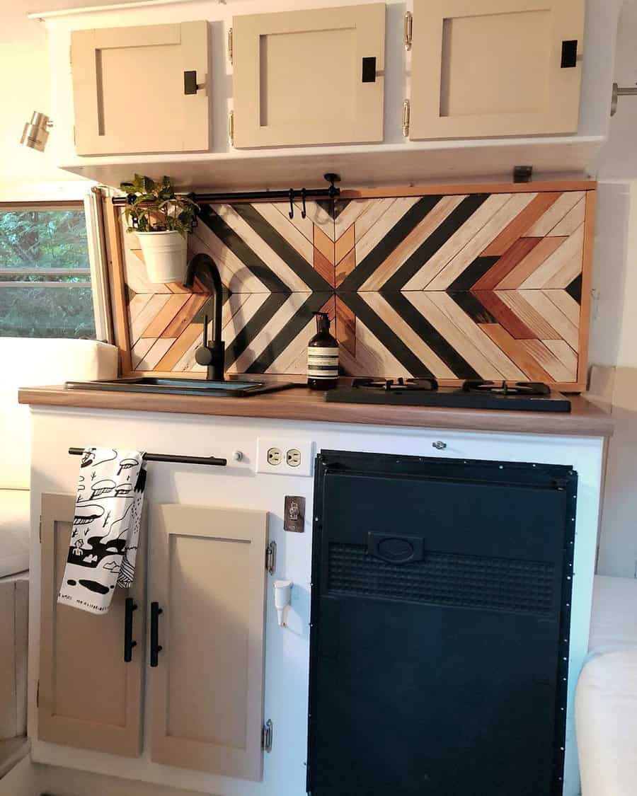 DIY tile backsplash for kitchen