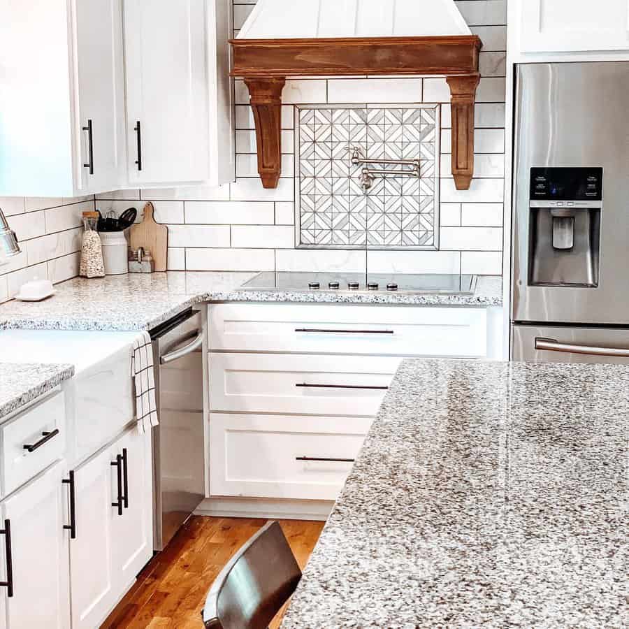 DIY tile backsplash for kitchen