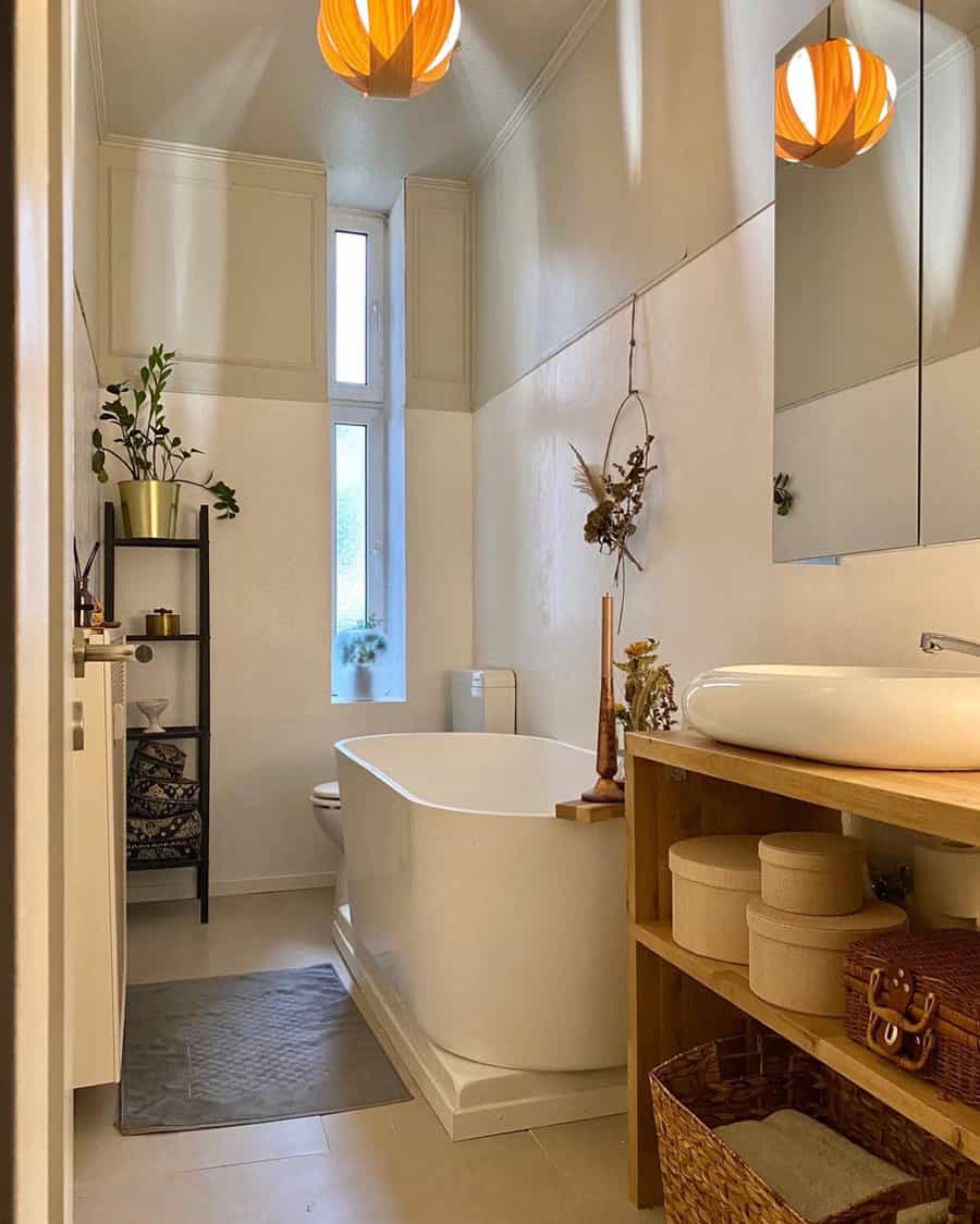 Small bathroom with a free-standing bathtub