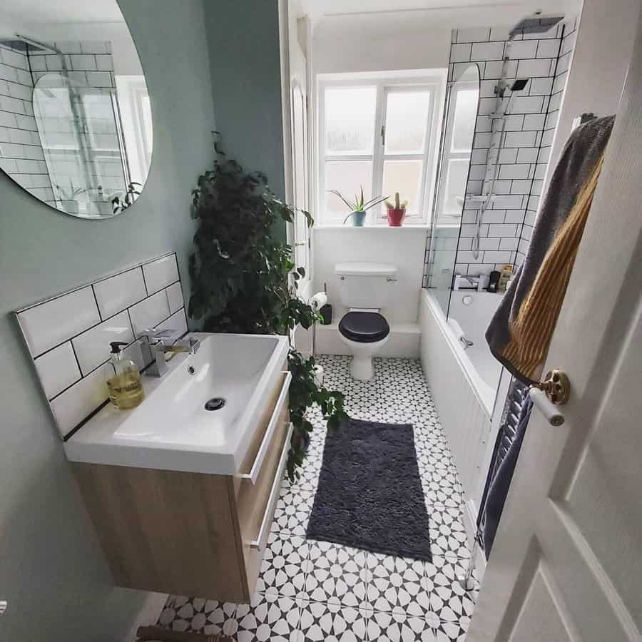 Small bathroom with floating vanity 