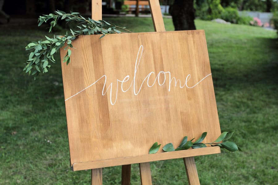 DIY welcome signs
