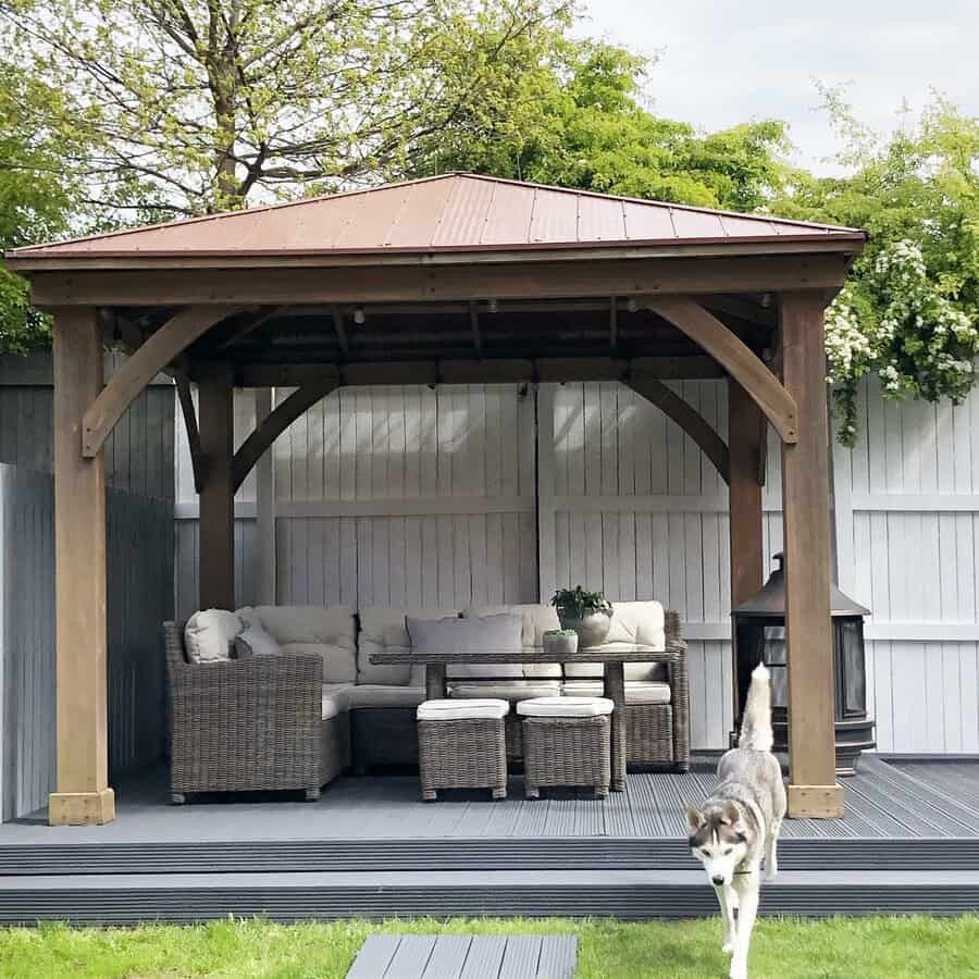 Bungalow wood gazebo