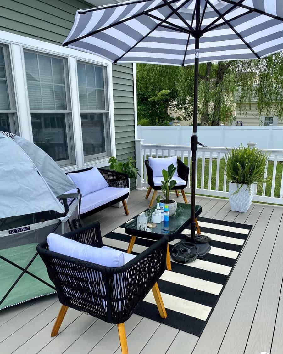 patio with umbrella shade