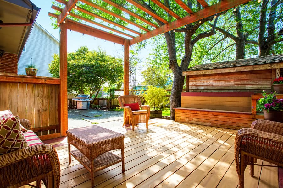 Deck with pergola