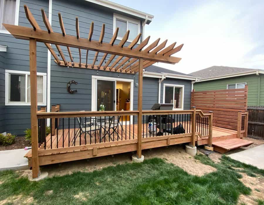 Deck with pergola