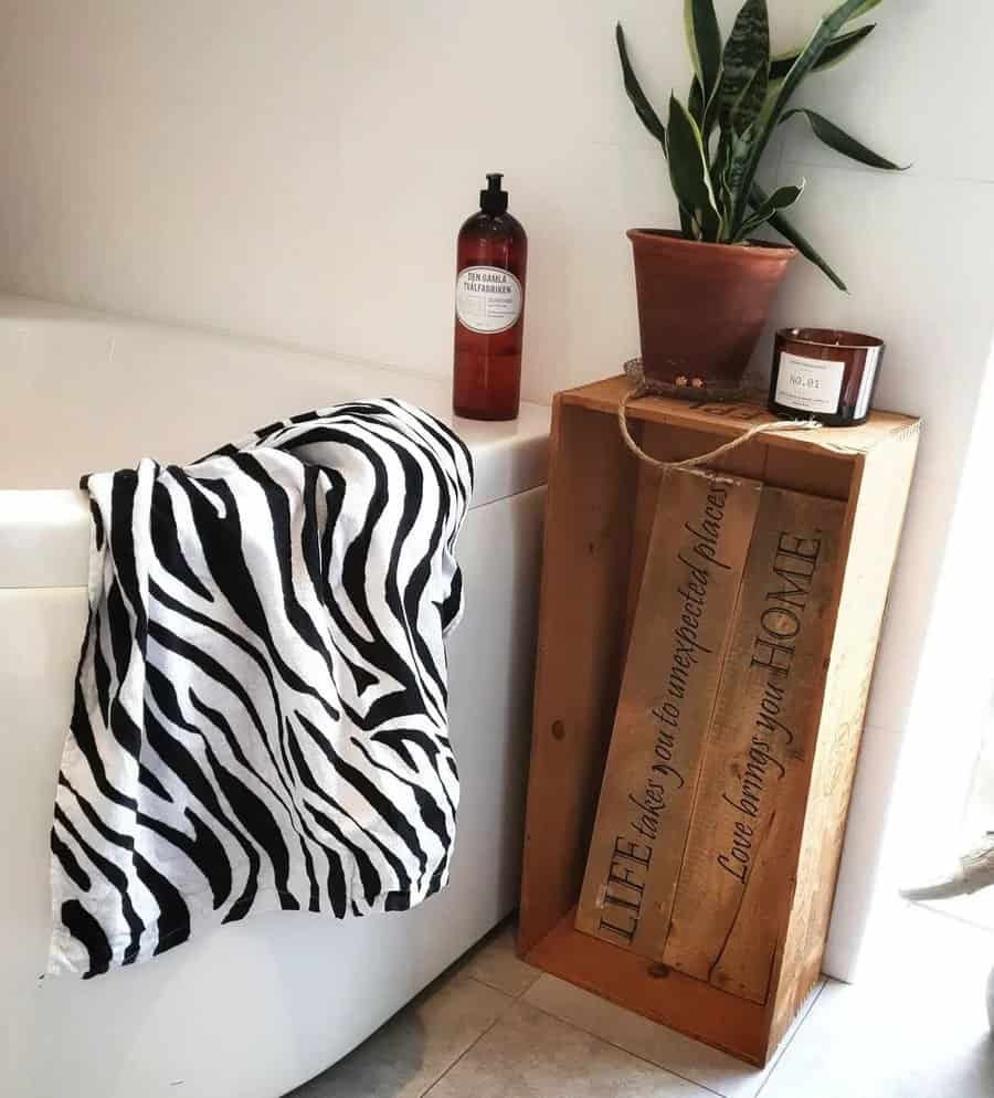 Decor Pieces Rustic Decorating Ideas zebrauthemma