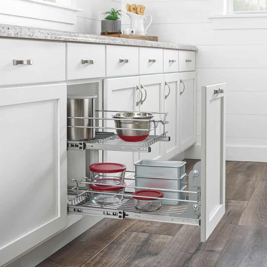 Cabinet with pull out organizers