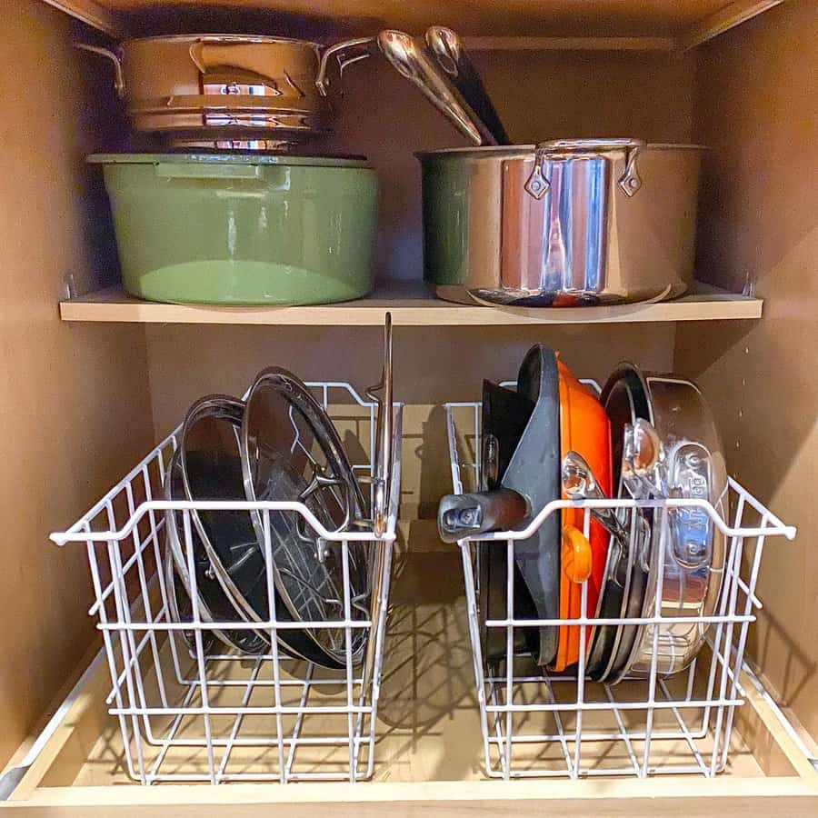 Cabinet with wire racks