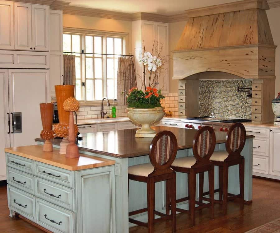 Kitchen island complement kitchen decor