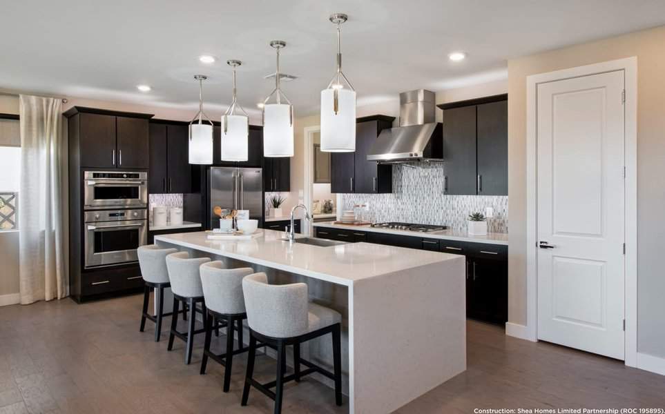 Kitchen island complement kitchen decor