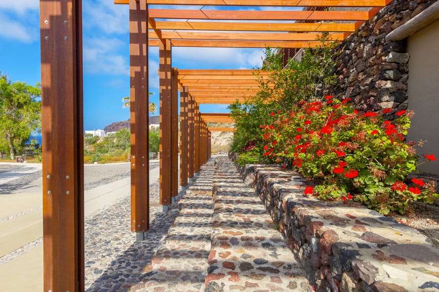 Pergola that match backyard