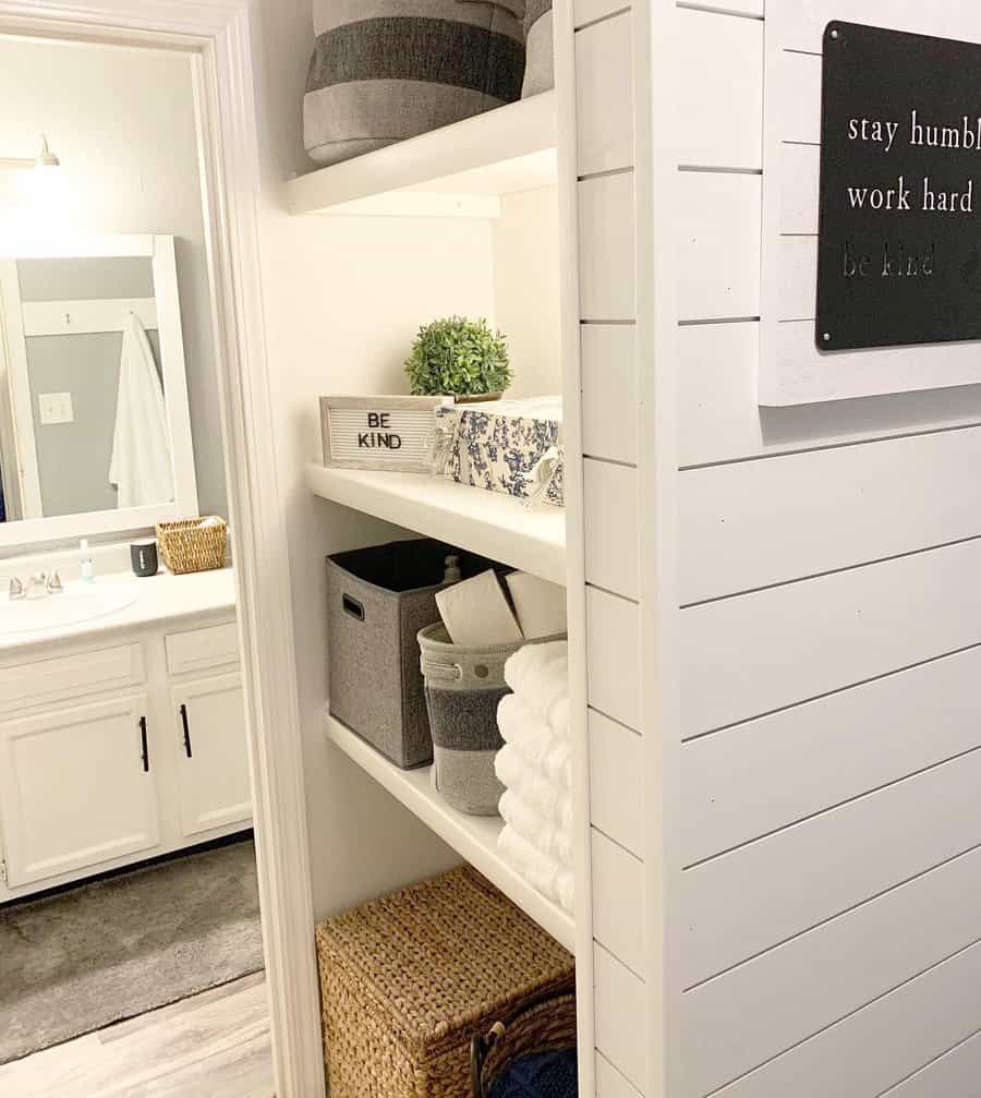 Doorless bathroom shelves