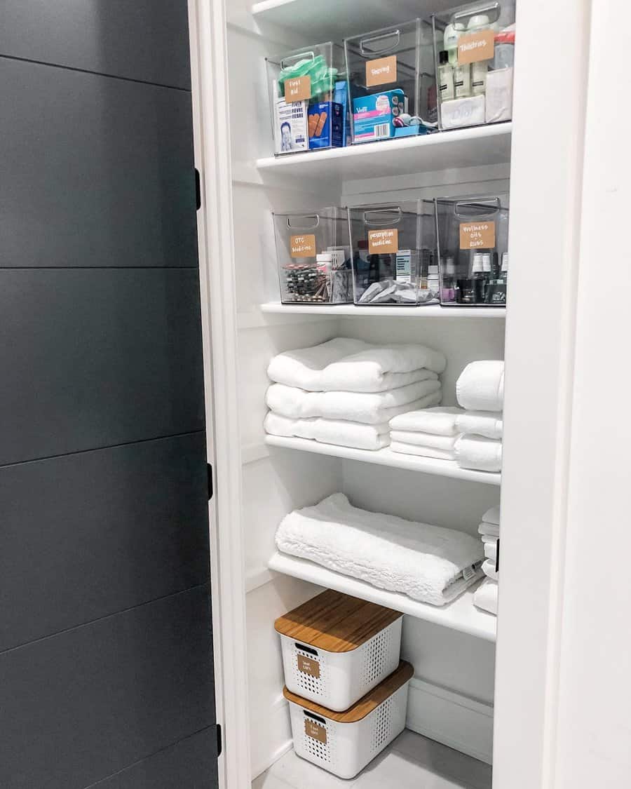 Doorless bathroom shelves