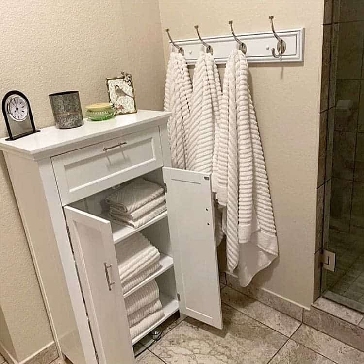 Freestanding bathroom cabinet