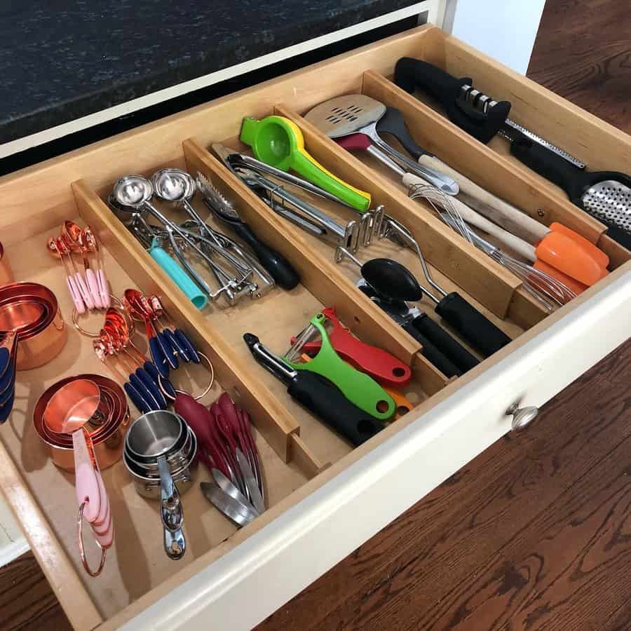 drawer with dividers 