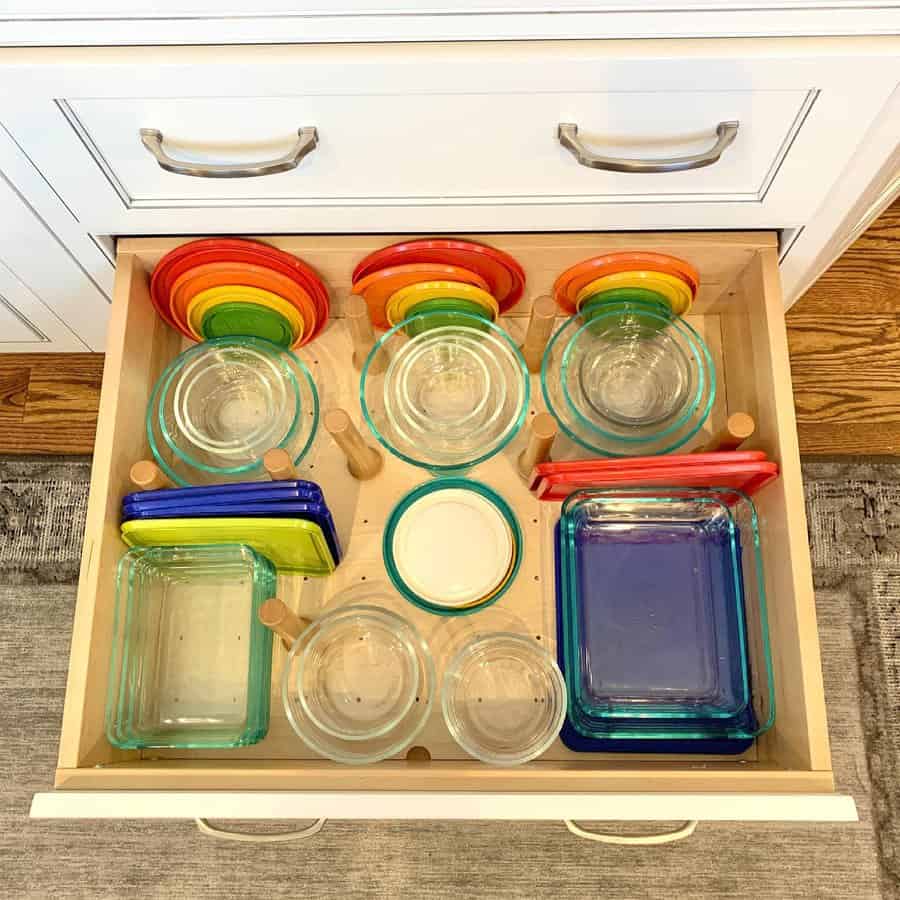 Drawer with dividers 