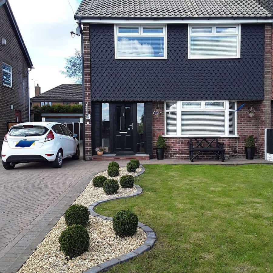 Front garden with white pebbles