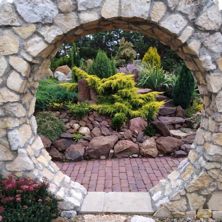 round arbor 