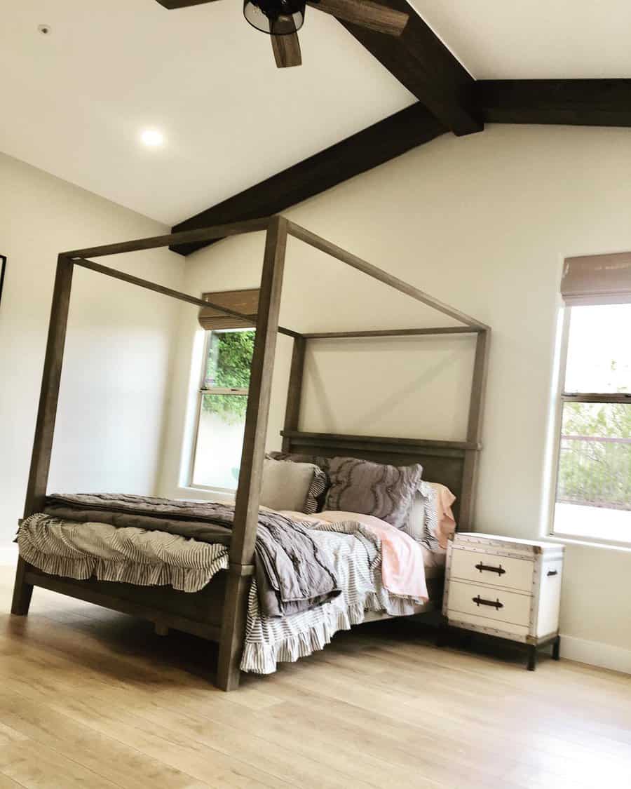 Farmhouse-style Canopy Bed