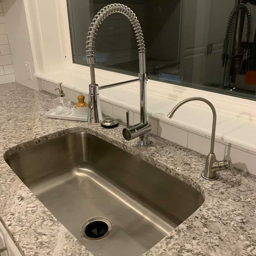 pull-down kitchen faucet