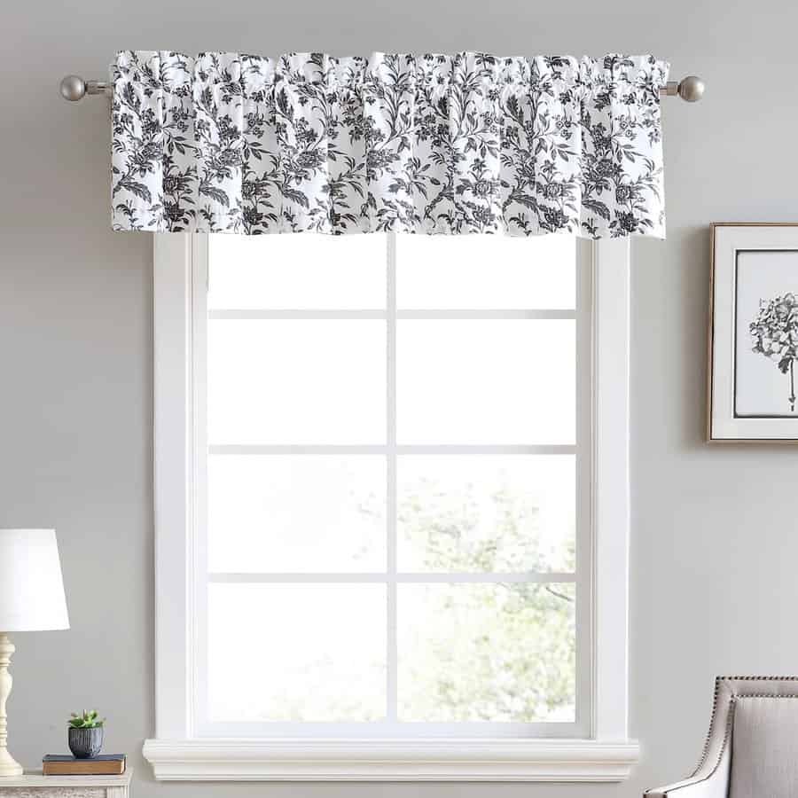 Monochrome valance curtain