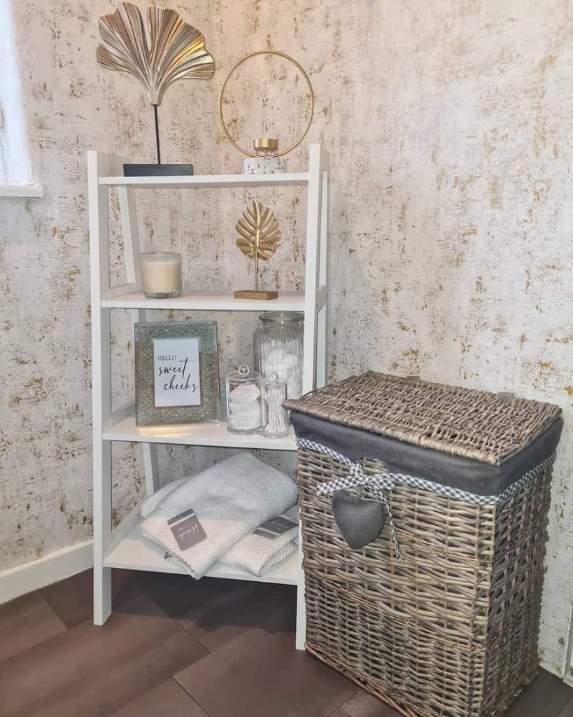 10 Creative Bathroom Shelf Ideas for Storage and Display