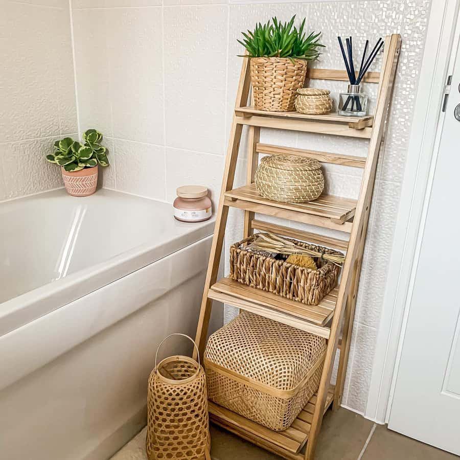 Freestanding bathroom shelf