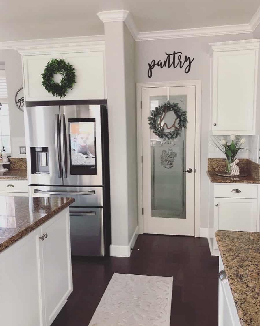 Frosted Glass Pantry Door Ideas silveirasfarmhouse13