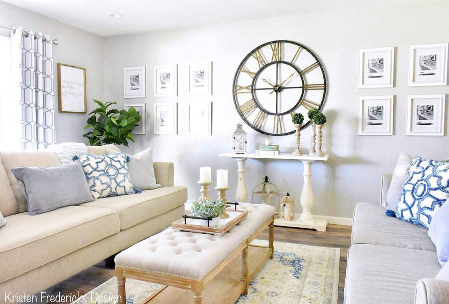 Blue and white living room with stylish decor