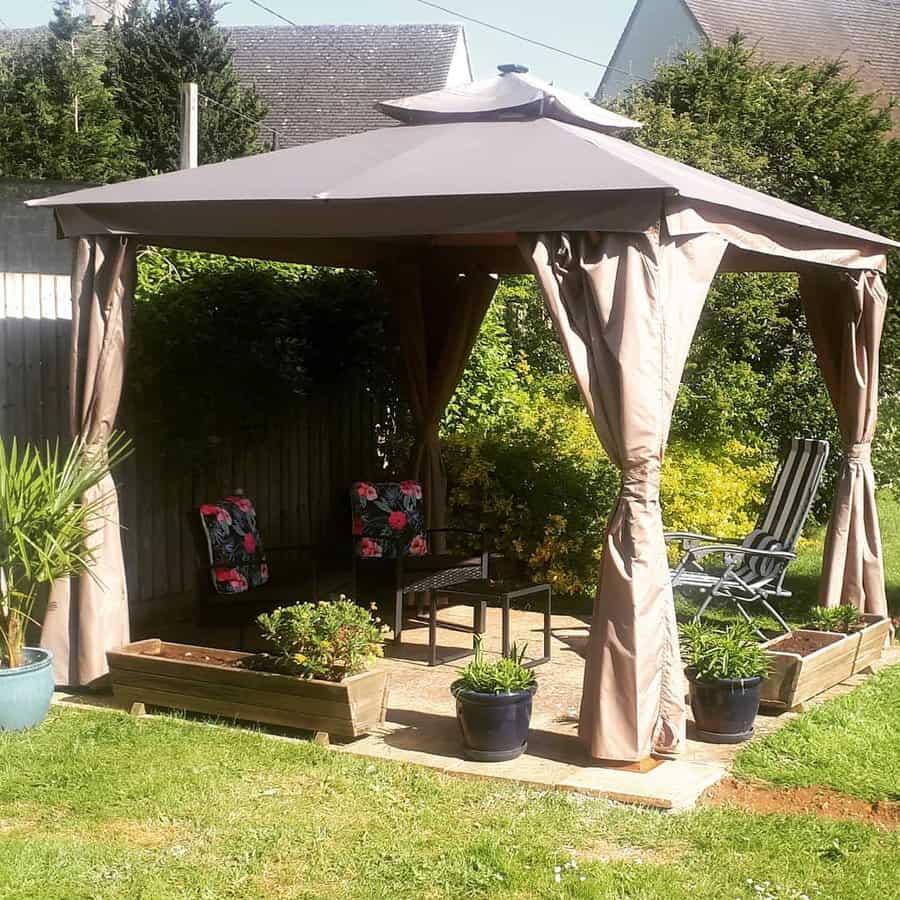 Curtain gazebo