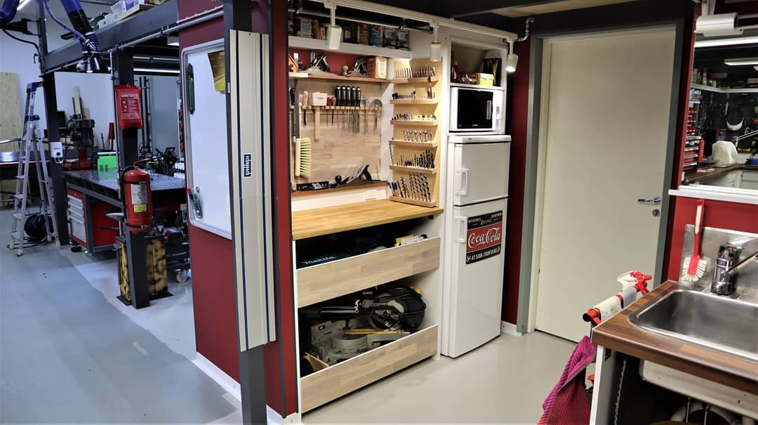 workbench with roll-out shelves 