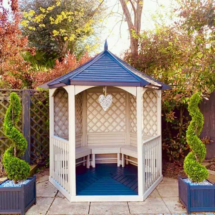 Round gazebo