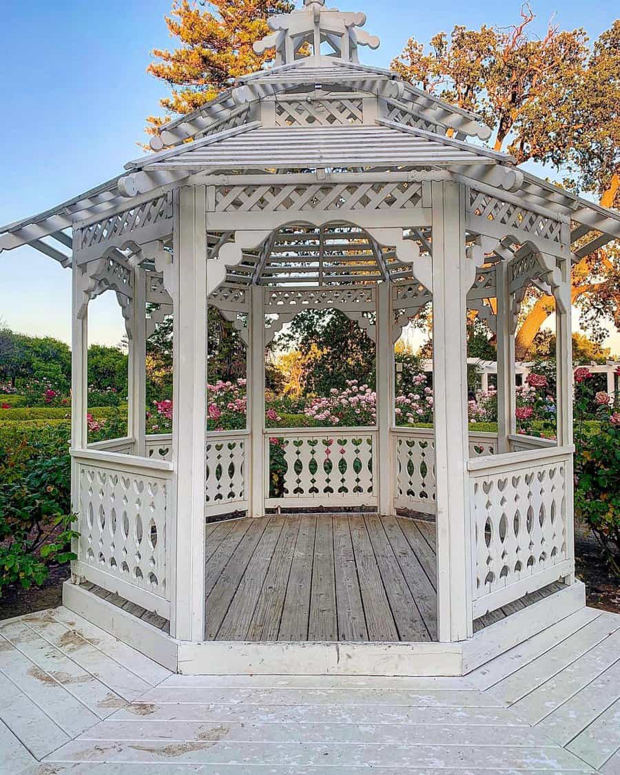 Round gazebo