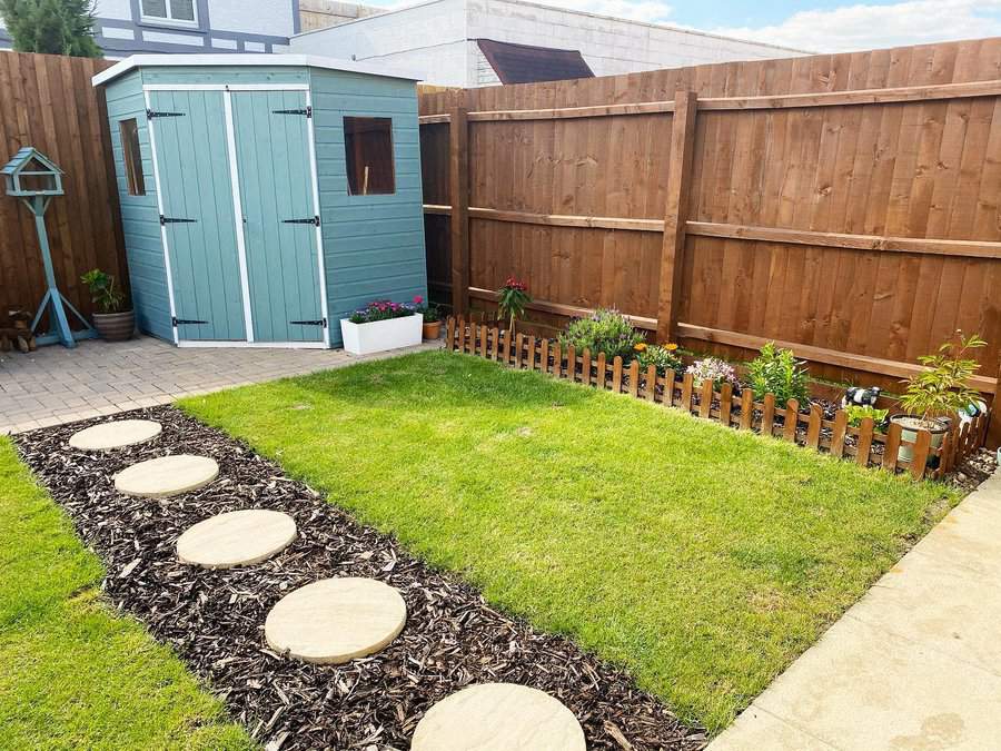 DIY wooden garden fence