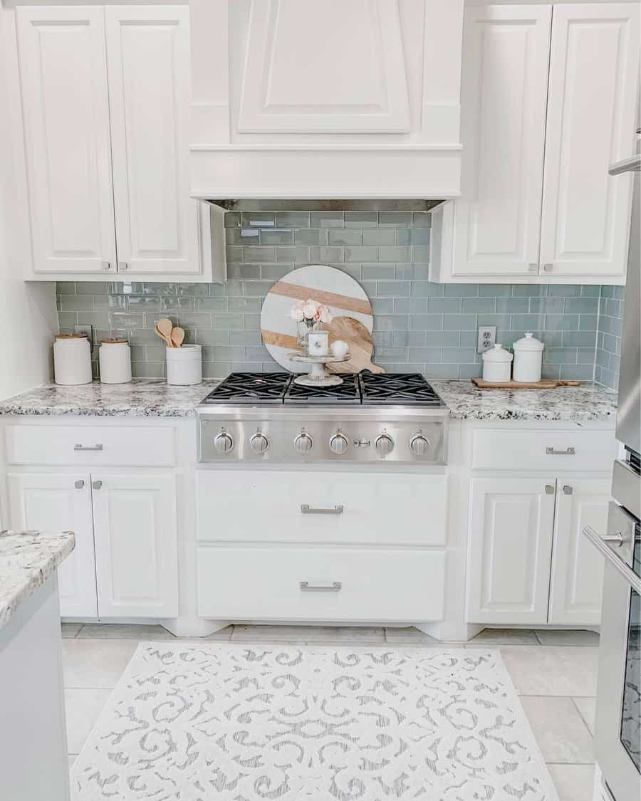 Tile kitchen backsplash