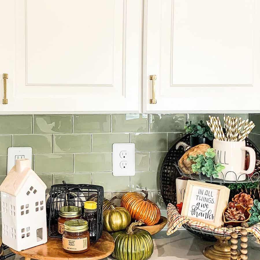 Tile kitchen backsplash